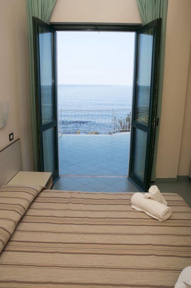 L'Approdo Di Angelino Hotel Pizzolungo Exterior photo